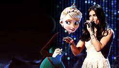 kpfun:  Idina Menzel and Elsa sings “Let It Go,” the 86th Annual Academy Award