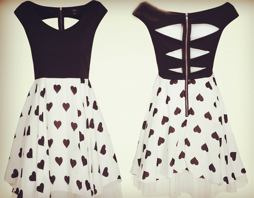 stylelist-tidebuy:Fashionable V-neck Backless Small Heart Print Hem Dress