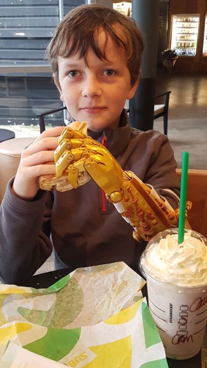 steampunktendencies: Super Dad built Son’s Steampunk Style Prosthetic Arm With A 3D printer He