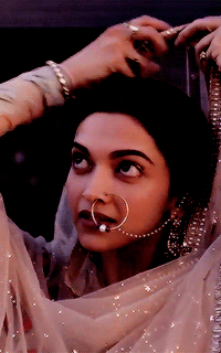 aashiqaanah:Wardrobe: Mastani Saheba