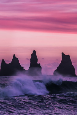 r2&ndash;d2:  Iceland Sea Stacks 