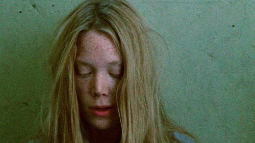 cersielannisters:  Carrie (1976) dir. Brian De Palma