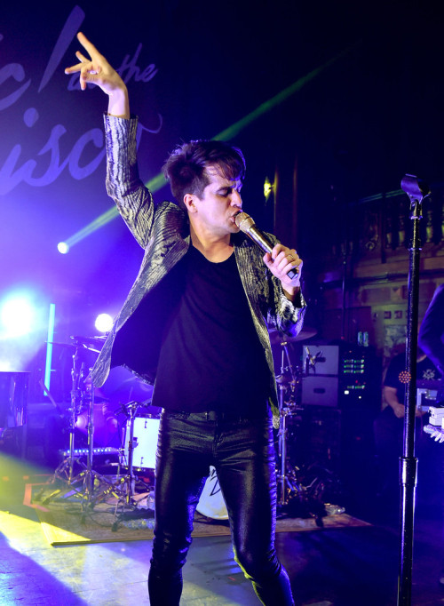 marchingclocks:Brendon Urie | The Tower Theatre, Los Angeles, CA -1/19/16 | Photography by Kevi