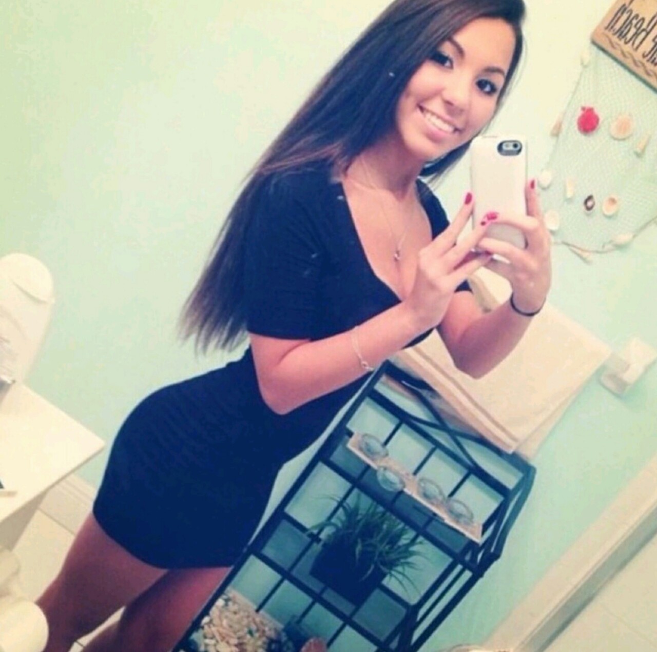 selfieishgirls2:  Love when girls have a nice tan 👌