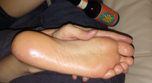 Rubbing lotion on a girlfriend’s feet and porn pictures