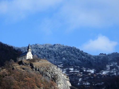 julietterainbow:La petite église perchée …..