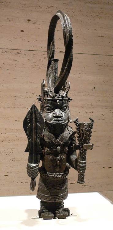 Standing bronze oba sculpture from Benin City in the Kingdom of Benin (present-day southern Nigeria)