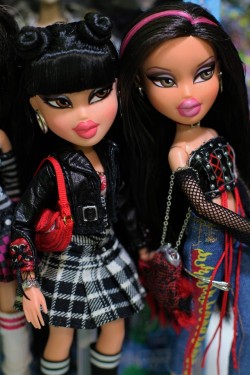 annette29aag:  Never too much - Bratz Jade