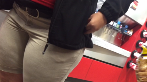 Had to Creep on this Pawg….. that Ass was Phat !!!