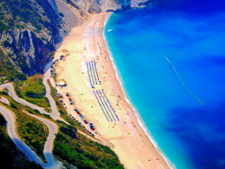 hellas-inhabitants:  The beautiful beach of Myrtos,on the Ionian island of Cephalonia. Η πανέμορφη παραλία του Μύρτου,στο νησί του Ιονίου Κεφαλονιά. 