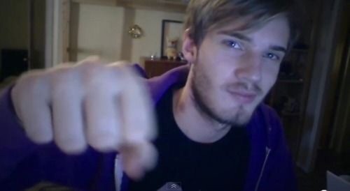 acoolguy:whenever pewdiepie would do his signature “brofist” i would put my head