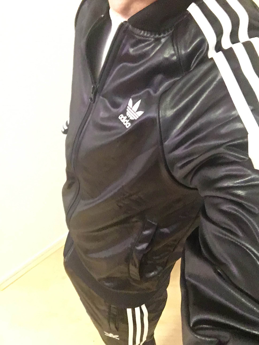 adidas-chile:  My new 2016 chile. It no longer has the Adidas Chile logo on the front