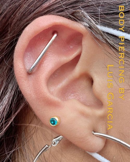 Fresh custom bent floating industrial with an @anatometalinc barbell #floatingindustrialpiercing #fl