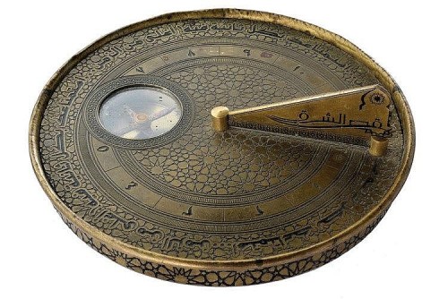 Qibla compass, circa 1900Brass, round compass provided with a round window with cross-shaped needle;