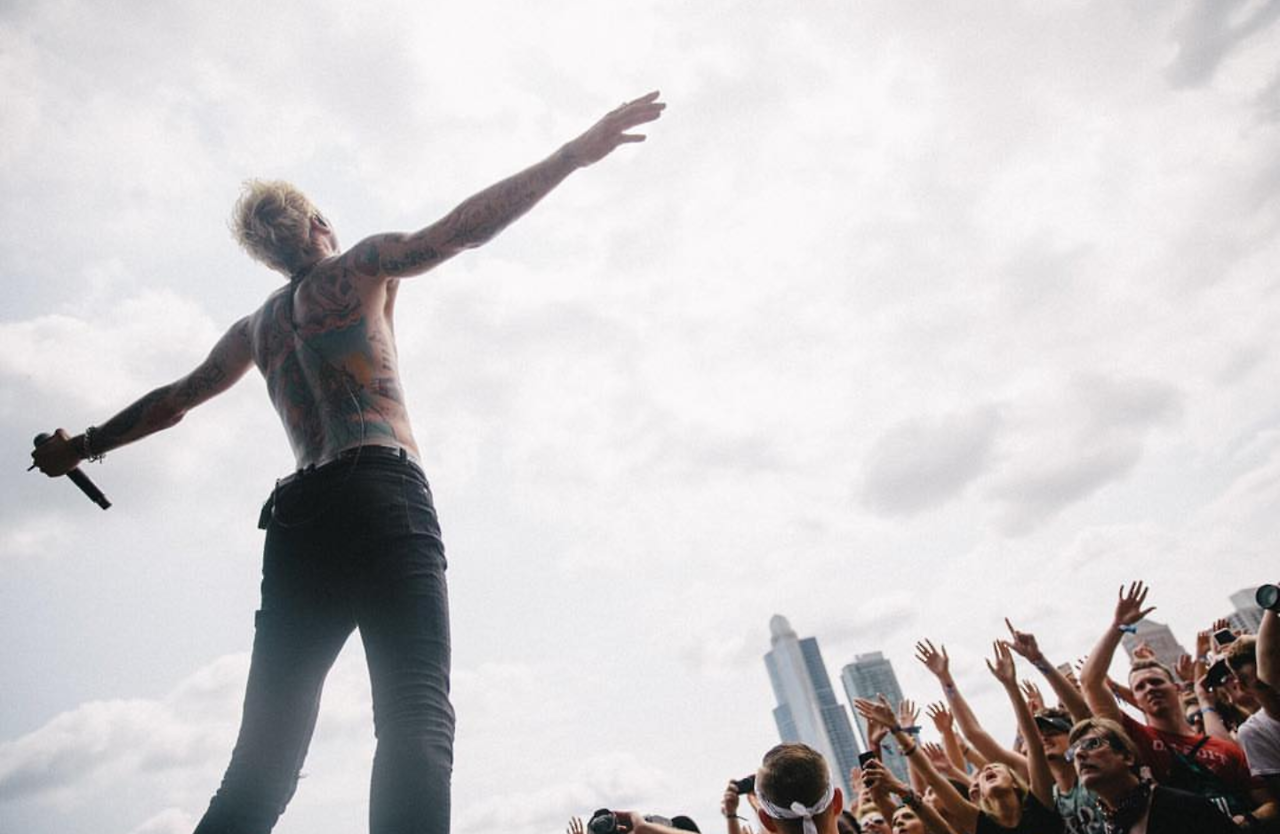 almostfamoso:  August 6th: Machine Gun Kelly live @ Lollapalooza  photography: Delving