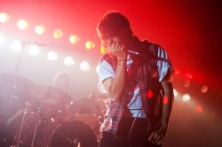 theroomisonfiree:turnerandcasablancas:  the strokes @ the cosmopolitan yesterday (x)  WHY 