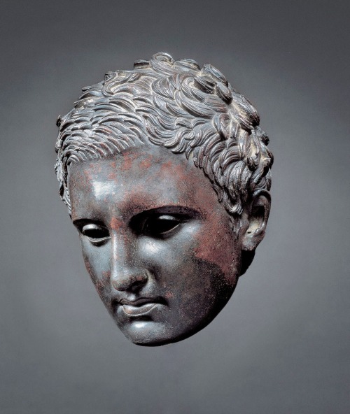 hadrian6:  Head of an Athlete.  200-1 B.C. GreekBronze and copperH 29.2 cm; W 21 cm; D 27.3 cmThe Kimbell Art Museum, Fort Worth, Texashttp://hadrian6.tumblr.com