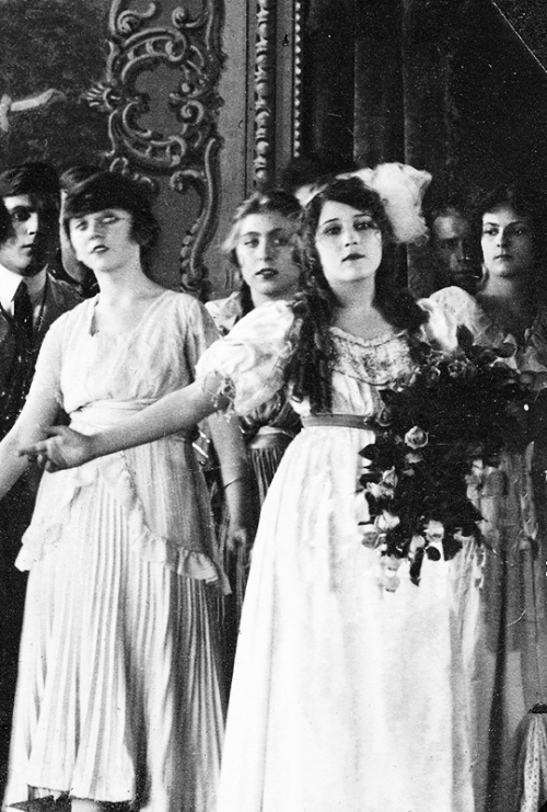 marypickfords:Mary Pickford and cast in Behind the Scenes, 1914.