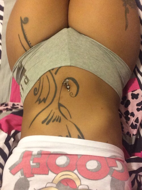 illyspov:  Definitely a new fav! Ass is Crazy &amp; do ya’ll see that Pussy