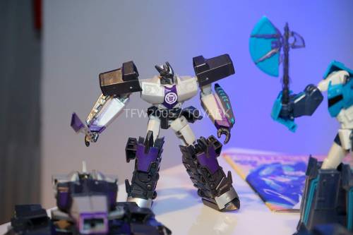 RID2015 toys at NYCC2015Warrior class Fracture is a thing of beauty. Buy on sight.Warrior class Quil