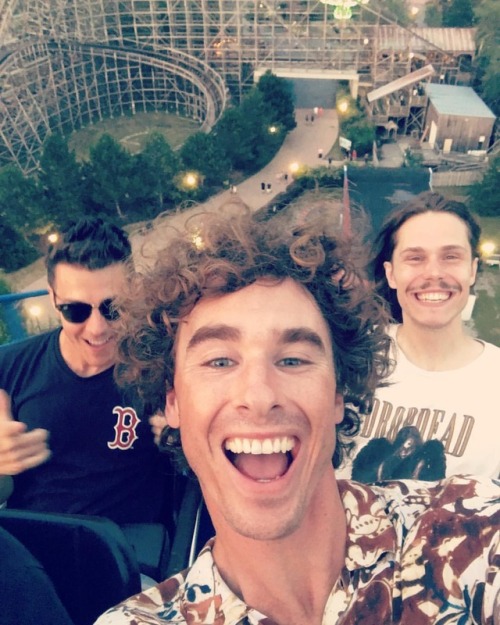 donbroco: (at Darien Lake Theme Park)Awww I wanna be there