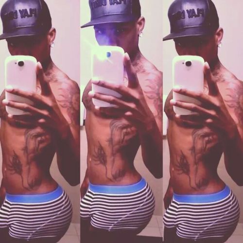 Azz like his mama