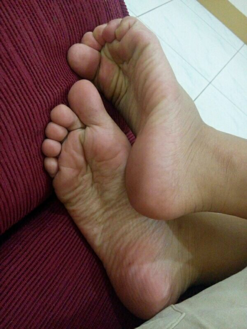 asianfootqueen: My soft asian soles