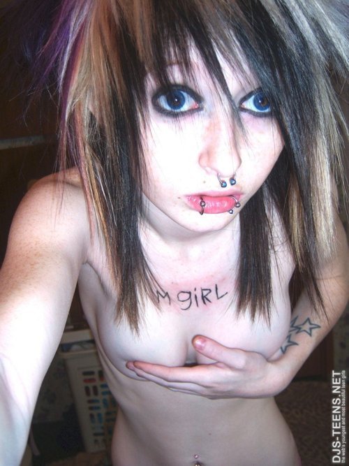 emo-bitchez:  Emo / Scene / Alternative GFs Nudes here ♥ 