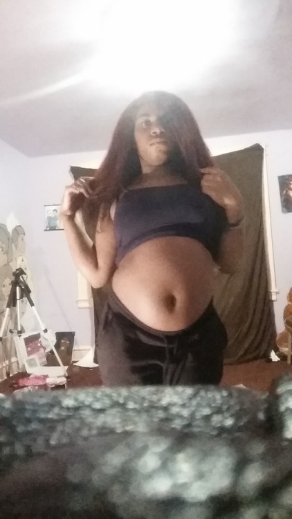 m0n0chr0meprinecss:  Ignore my messy room…. but do you see how my belly looks flat from the side I honestly hate it so so much I want it to be perfectly round. Plz don’t comment “just eat more” or “you want to look pregnant?” like no but also