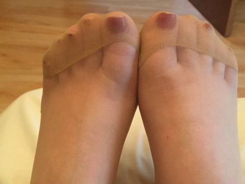 kinkus226:Nylon toes