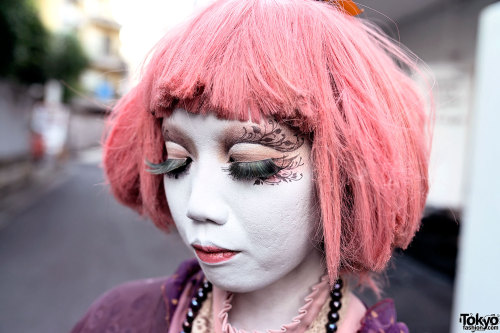 Japanese shironuri artist Minori and her friend Amanda (from Finland) on the street in Harajuku. Bot