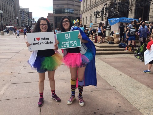 notcib:heck to the yeah queer jews @ pride