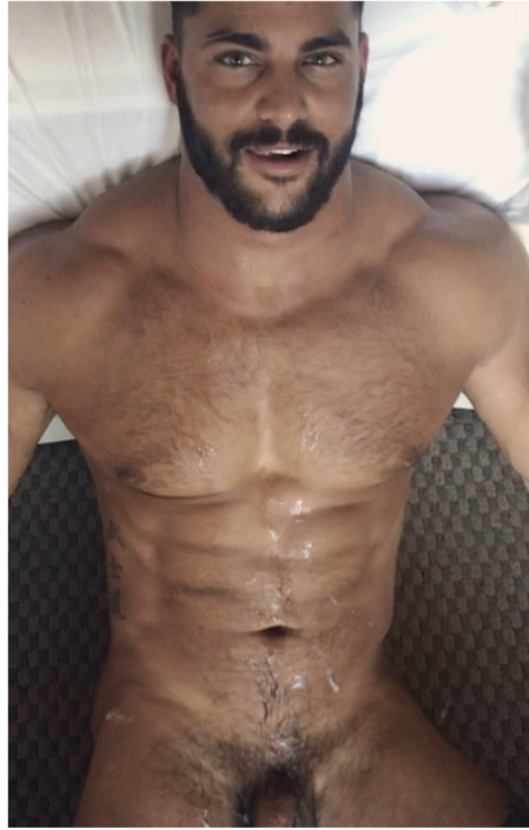 bullsbearsandbrawn:cummm here What boy with submission in his heart wouldn’t line up to serve 