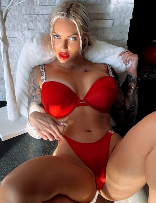 Sex :RICH PUSSY OF MEGABUSTY BEAUTY KAYLEIGH😍🔥😈 pictures