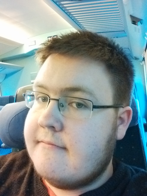 burbeting:  burbeting:  Sitting on the train bored x).  This has over 200 notes??? Omgh 