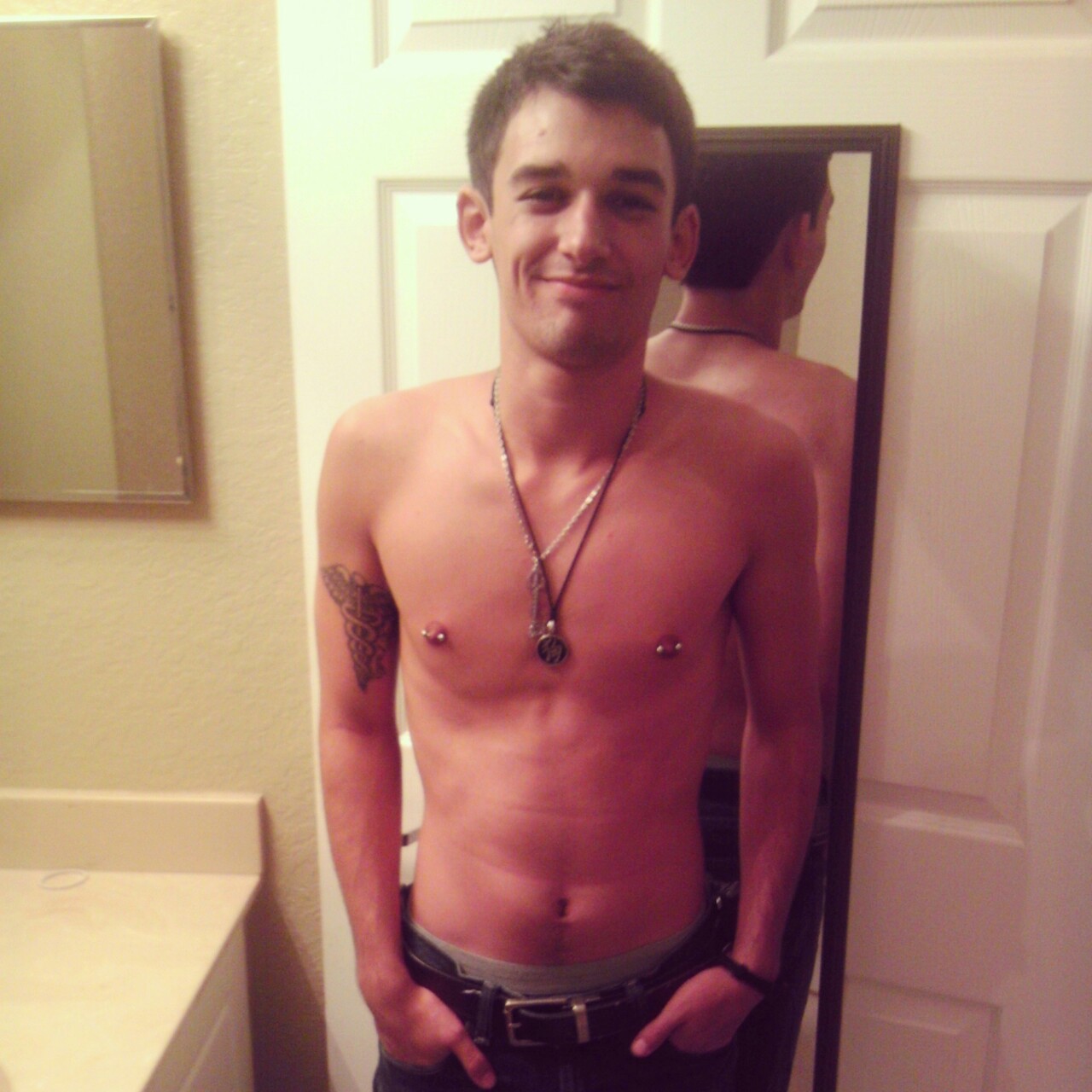 aidoneous:  Sooo guess who got poked with a needle tonight and actually kinda enjoyed