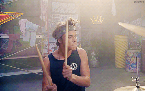 ashotons:  5 Seconds of Summer - She Looks So Perfect 