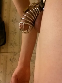 tiffanyjade2:  Oh poor little sub. He wont get unlocked until I get home at the earliest… 