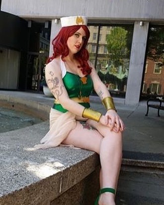 Just Mera sitting by a fountain at @zenkaikon  @chibifaery #bombshellmera #mera #dcbombshells #dcbom