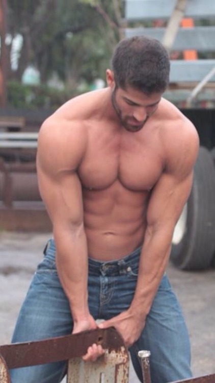tradiesandchavs:  Sexy chav lads