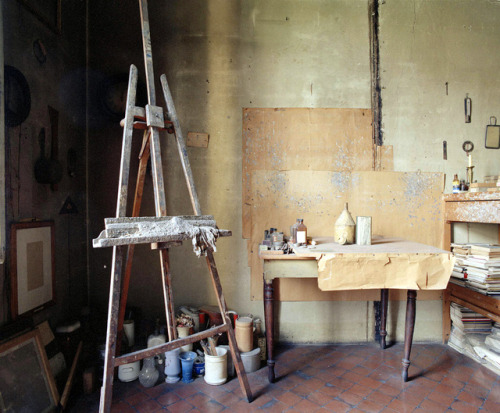 artpictural:Luigi Ghirri - L'atelier de Giorgio Morandi, Bologne, 1989.