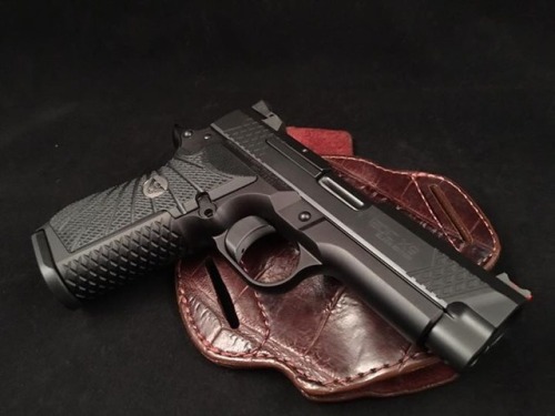 ineversurrender: Wilson Combat EDC X9 Black &amp; Grey