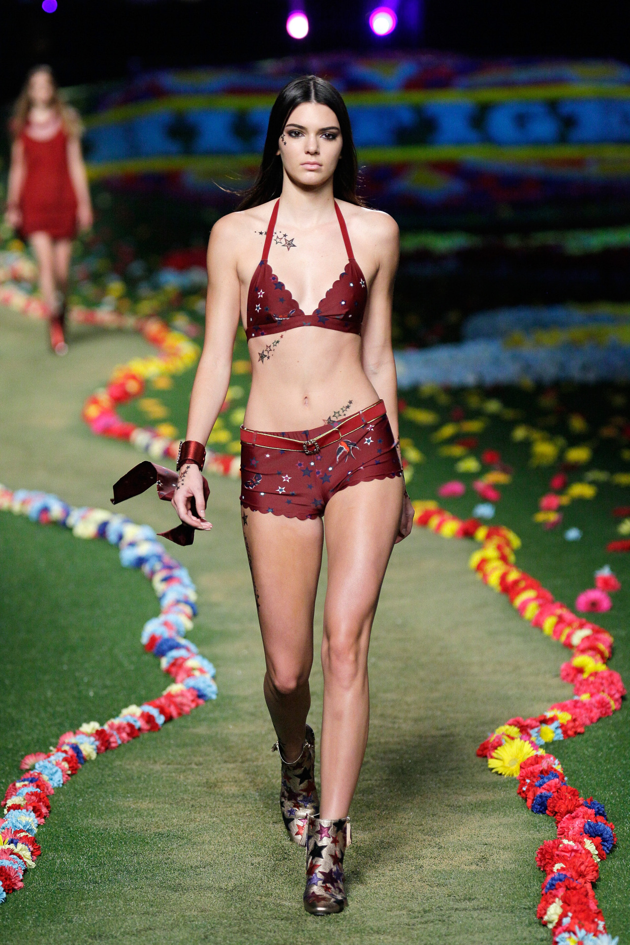 jenner-news:  09.08.14: Kendall walking in the Tommy Hilfiger Women’s Spring 2015