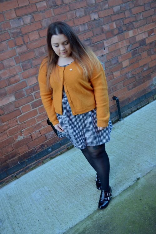 fatgirlstyle:  pumpkinandpies:  Outfit of the (other) day I kept meaning to upload these, but I just could not find the time at all. I mean, I have been on my computer, though all I have been doing is making travel plans and getting super excited! So,