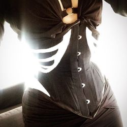 straitlaceddame:  Hand painted corset, roughly accurate to my own skeletal structure. #corset #corseted #tightlacing #realcorsetsrealpeople #waisttraining #waisttrainer #underbust #skeleton #halloween