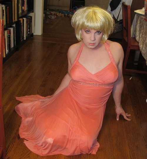 tanjatherusticgirl: ultrasissykim:  petrahh233: Drag and desire ! Kim’s sissy fantasies  Take 