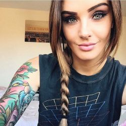 s-uiiciide:  sexy and inked - http://s-uiiciide.tumblr.com