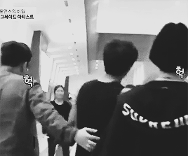 kaibility:  jongin wants the fans to watch the rerun of EXO’s MAMA performance