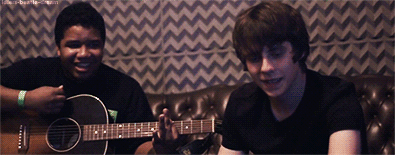 idlers-beatle-dream:  Jake Bugg with a guy who’s never played guitar before (thanks to tie-bow-tie) 