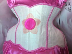 underbust:  lovelyrats:  Rose Quartz is finally